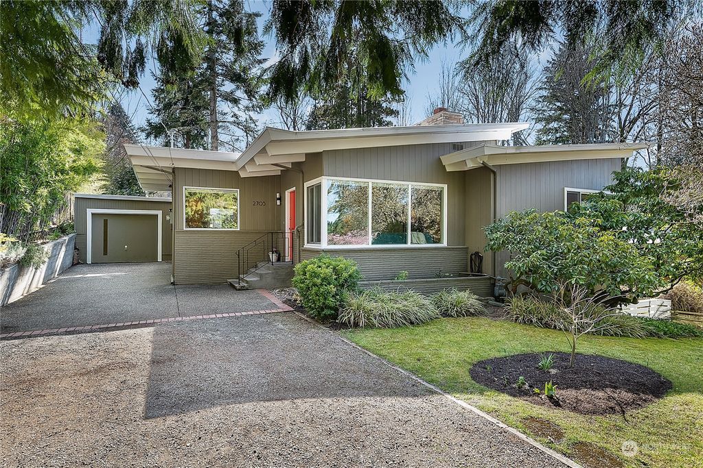 Photo of 2705 NE 100th Street, Seattle, WA 98125 (MLS # 2044145)
