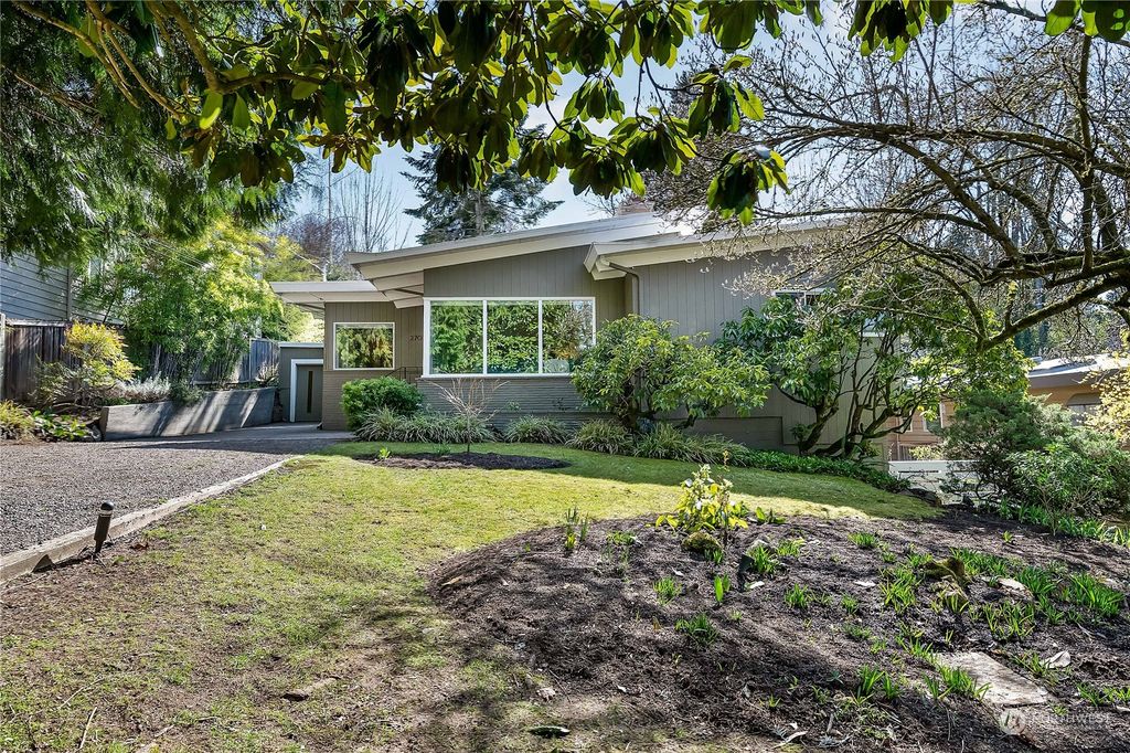 Photo of 2705 NE 100th Street, Seattle, WA 98125 (MLS # 2044145)