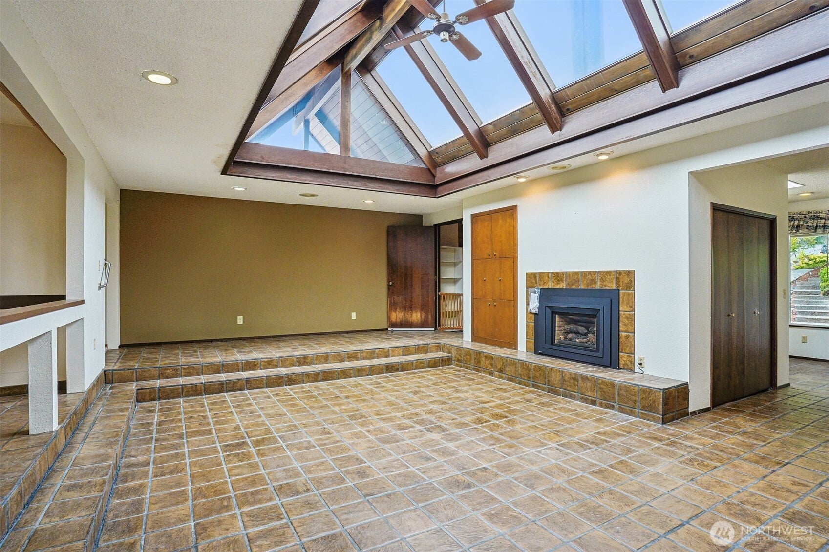 1027 Crestwood Lane