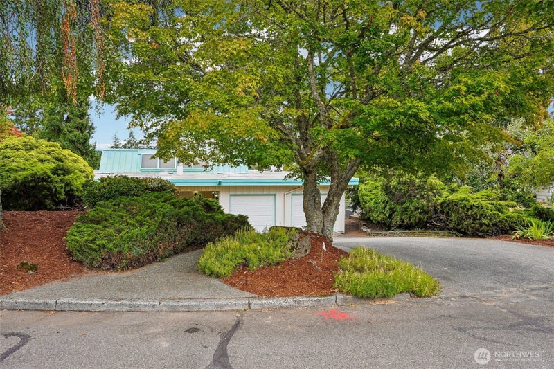 1027 Crestwood Lane