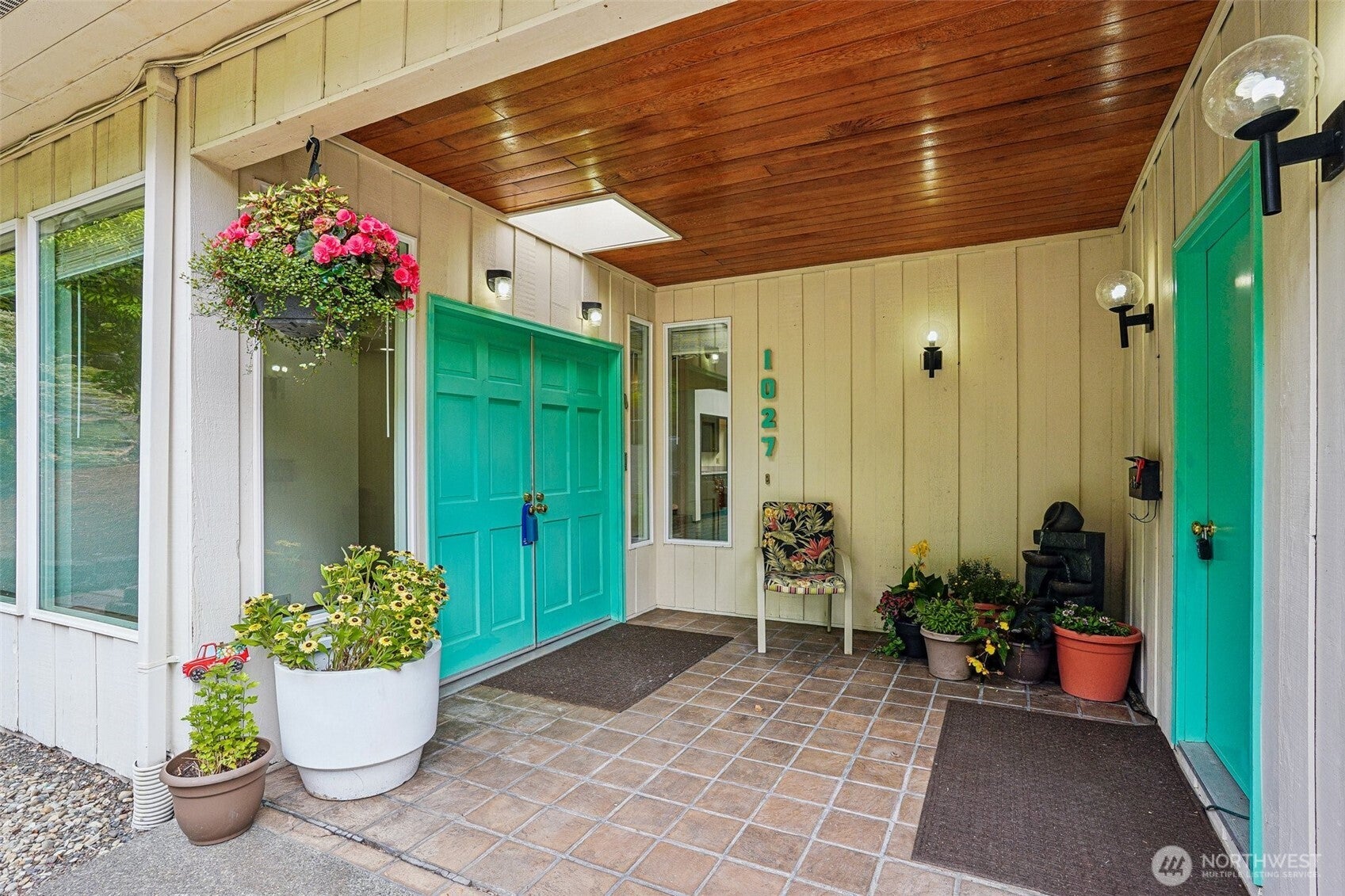 1027 Crestwood Lane