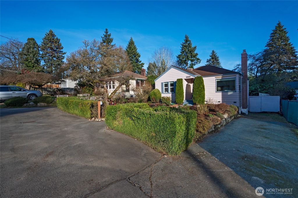 Photo of 10332 Ashworth Avenue N, Seattle, WA 98133 (MLS # 2472330)