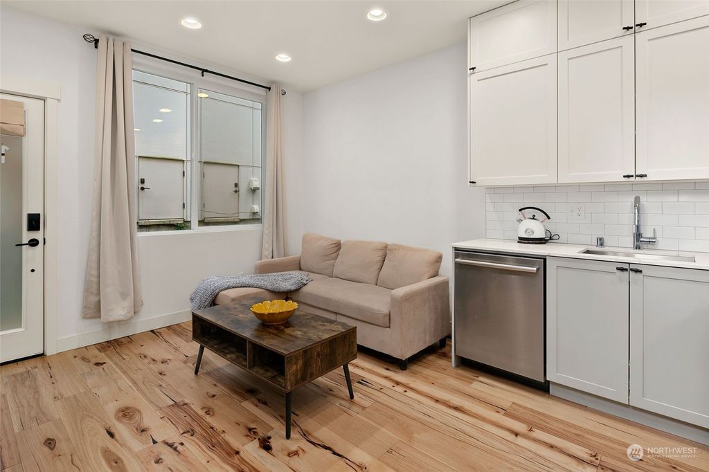 Photo of 1428 24th Avenue #B, Seattle, WA 98122 (MLS # 2195501)