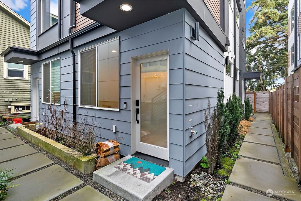 Photo of 1428 24th Avenue #B, Seattle, WA 98122 (MLS # 2195501)