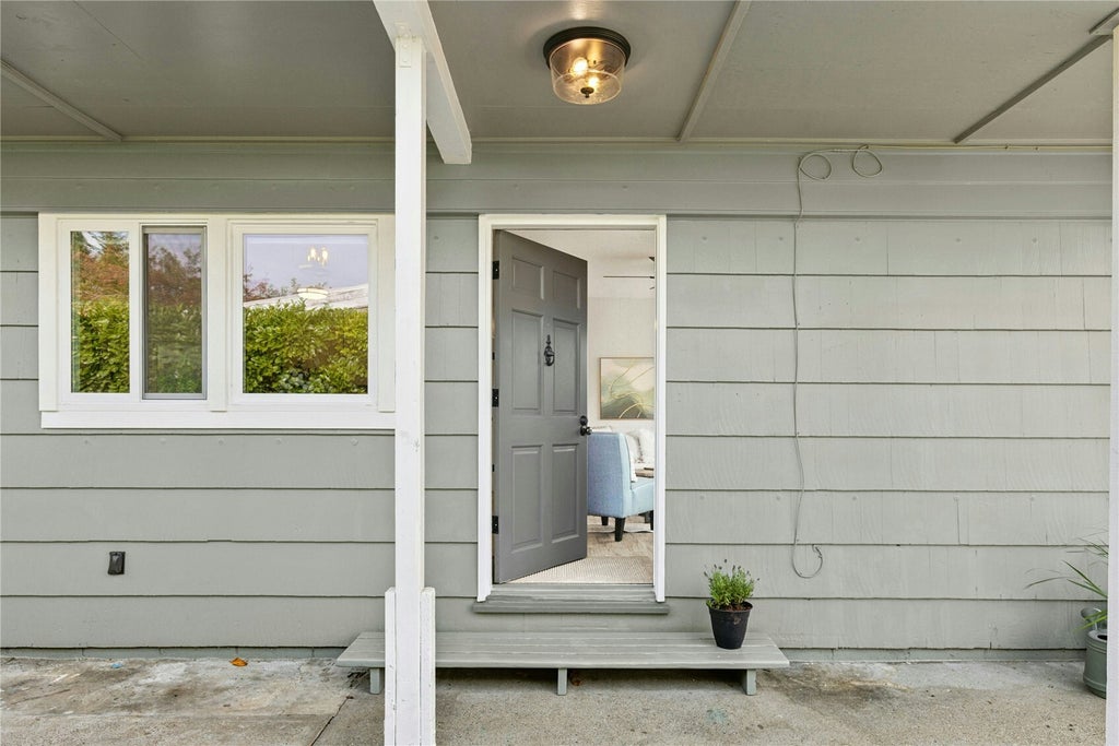 Photo of 670 Dayton Avenue NE, Renton, WA 98056 (MLS # 2594932)