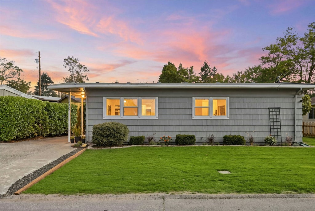 Photo of 670 Dayton Avenue NE, Renton, WA 98056 (MLS # 2594932)