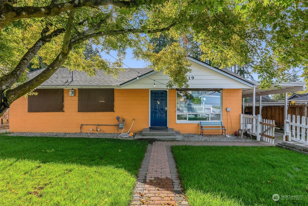 Photo of 3519 NE 8th Street, Renton, WA 98056 (MLS # 2175349)