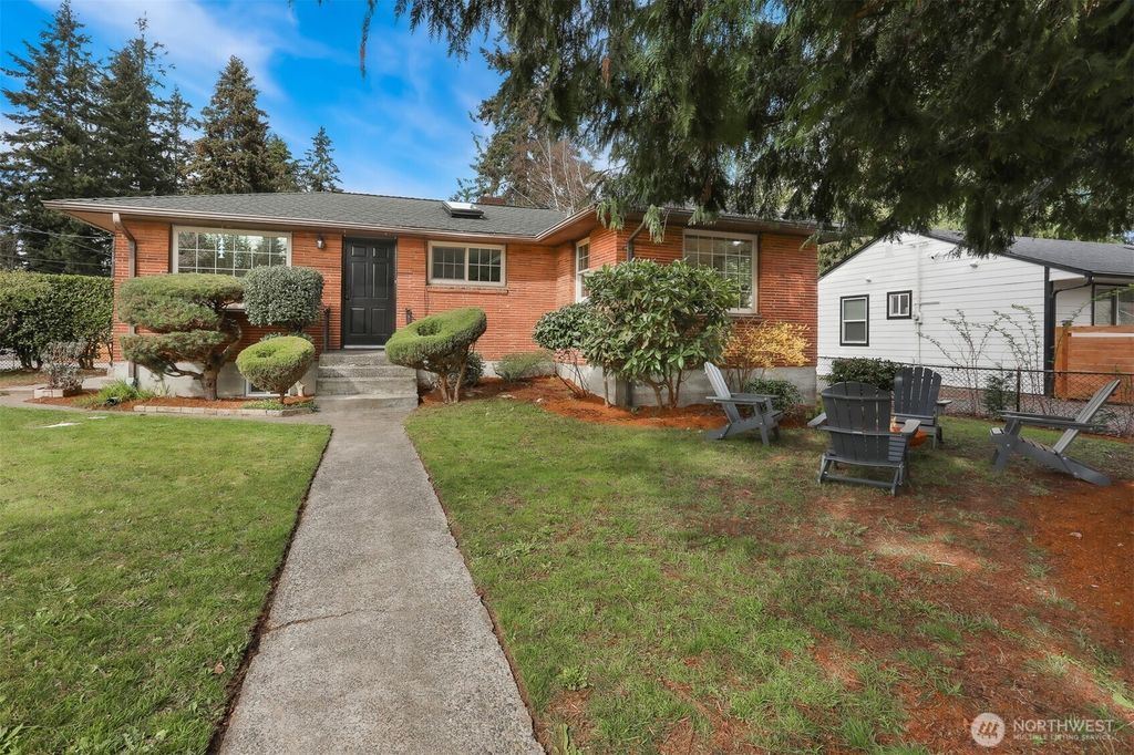 Photo of 506 N 143rd Street, Seattle, WA 98133 (MLS # 2354520)