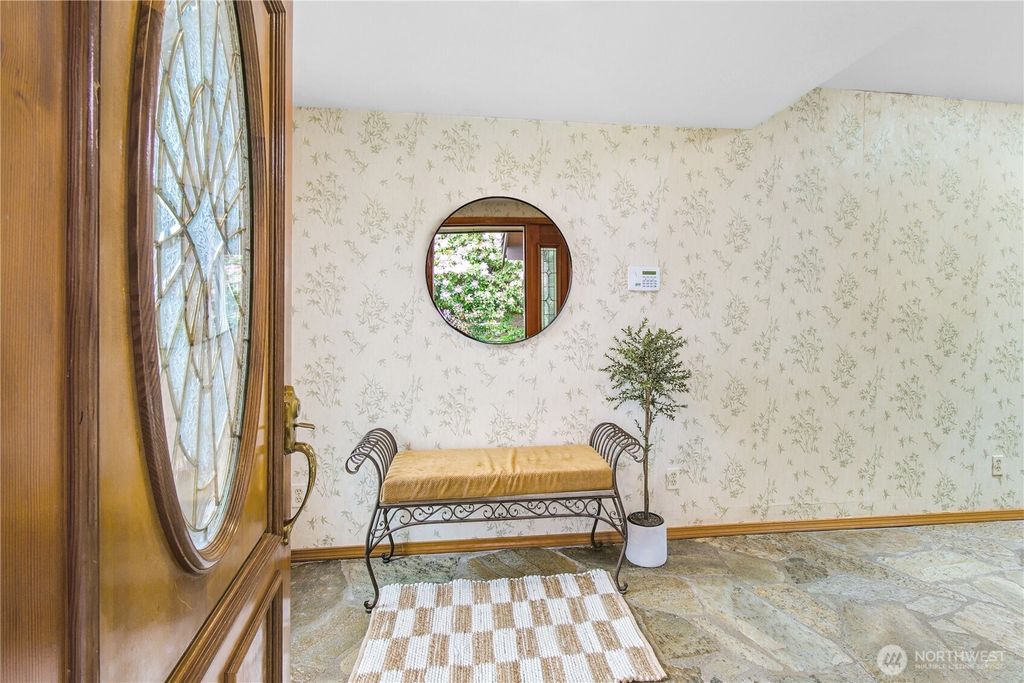 Photo of 806 Alpine Drive, Everett, WA 98203 (MLS # 2359441)