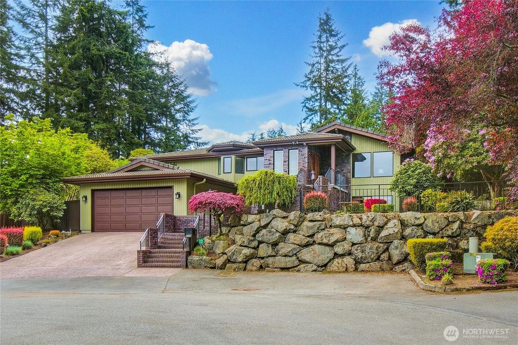 Photo of 806 Alpine Drive, Everett, WA 98203 (MLS # 2359441)