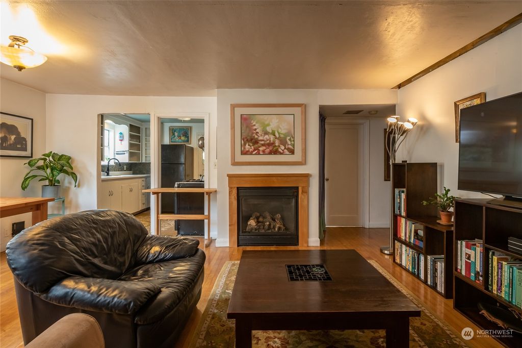 Photo of 5450 25th Avenue SW, Seattle, WA 98106 (MLS # 2157240)