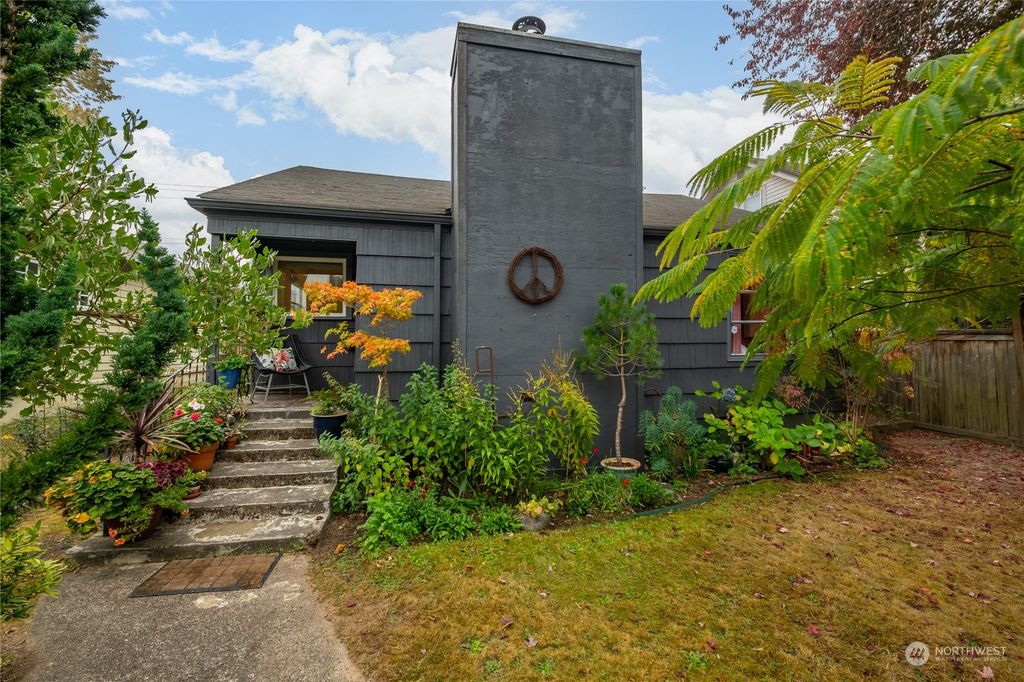 Photo of 5450 25th Avenue SW, Seattle, WA 98106 (MLS # 2157240)