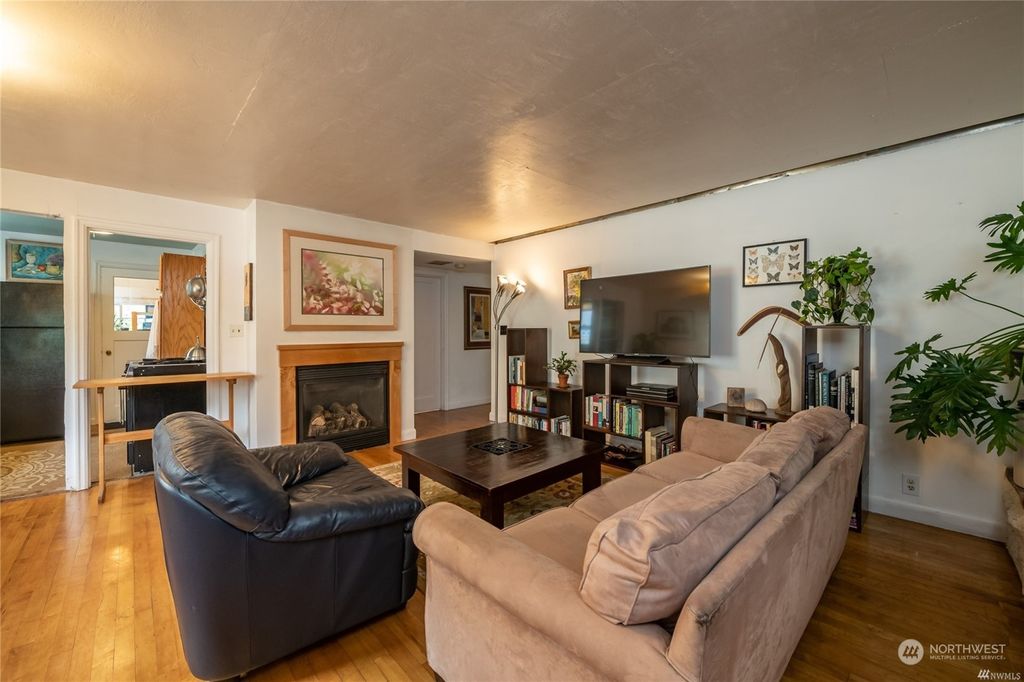 Photo of 5450 25th Avenue SW, Seattle, WA 98106 (MLS # 2157240)