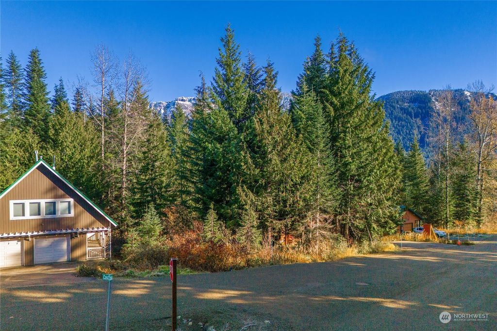 Photo of 50 Cascade Place, Snoqualmie Pass, WA 98068 (MLS # 2187573)