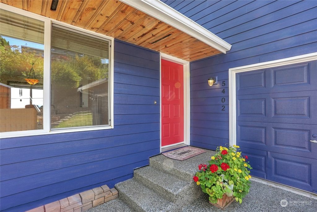 Photo of 5402 S 2nd Avenue, Everett, WA 98203 (MLS # 2158927)