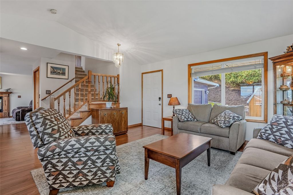 Photo of 5402 S 2nd Avenue, Everett, WA 98203 (MLS # 2158927)