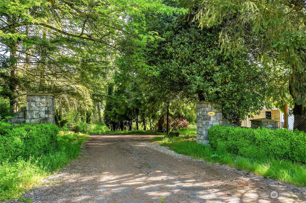 Photo of 21038 NE Redmond-Fall City Road, Redmond, WA 98053 (MLS # 2237741)