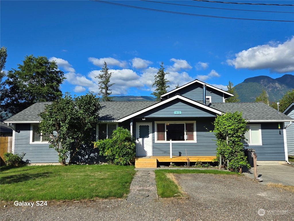 Photo of 915 Orchard Avenue, Gold Bar, WA 98251 (MLS # 2285922)