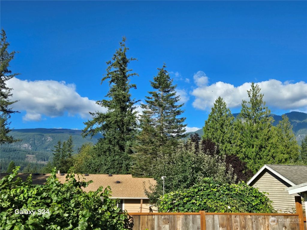 Photo of 915 Orchard Avenue, Gold Bar, WA 98251 (MLS # 2285922)