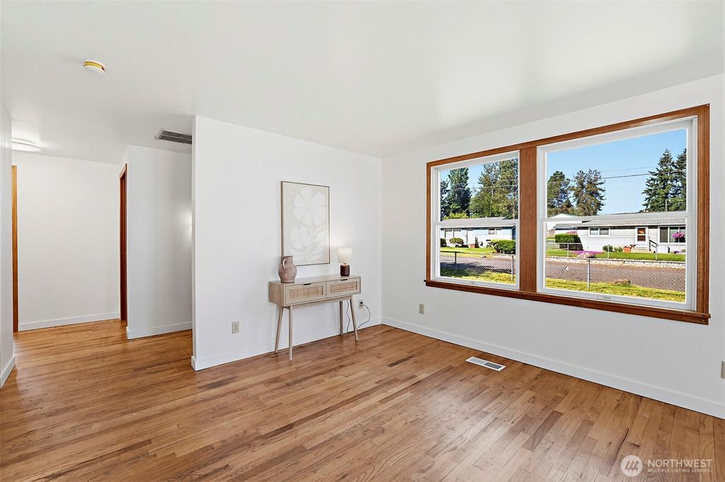 Photo of 16170 120th Avenue SE, Renton, WA 98058 (MLS # 2528361)