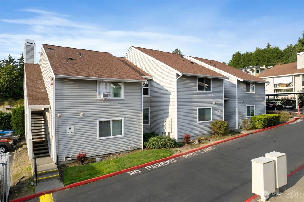 Photo of 1626 Grant Avenue S #B202, Renton, WA 98057 (MLS # 2432022)