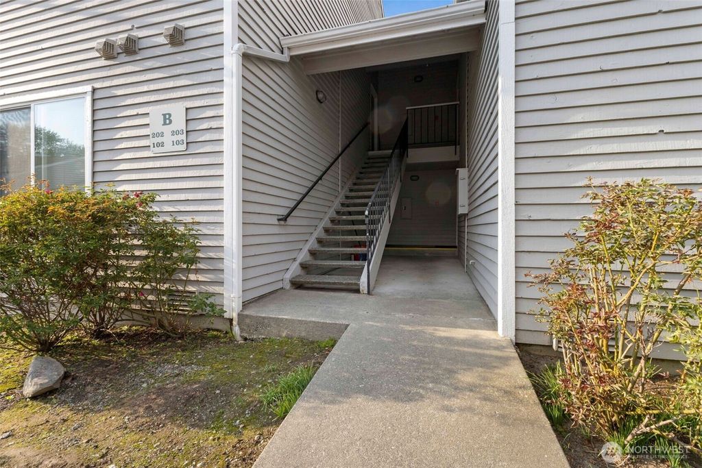 Photo of 1626 Grant Avenue S #B202, Renton, WA 98057 (MLS # 2432022)