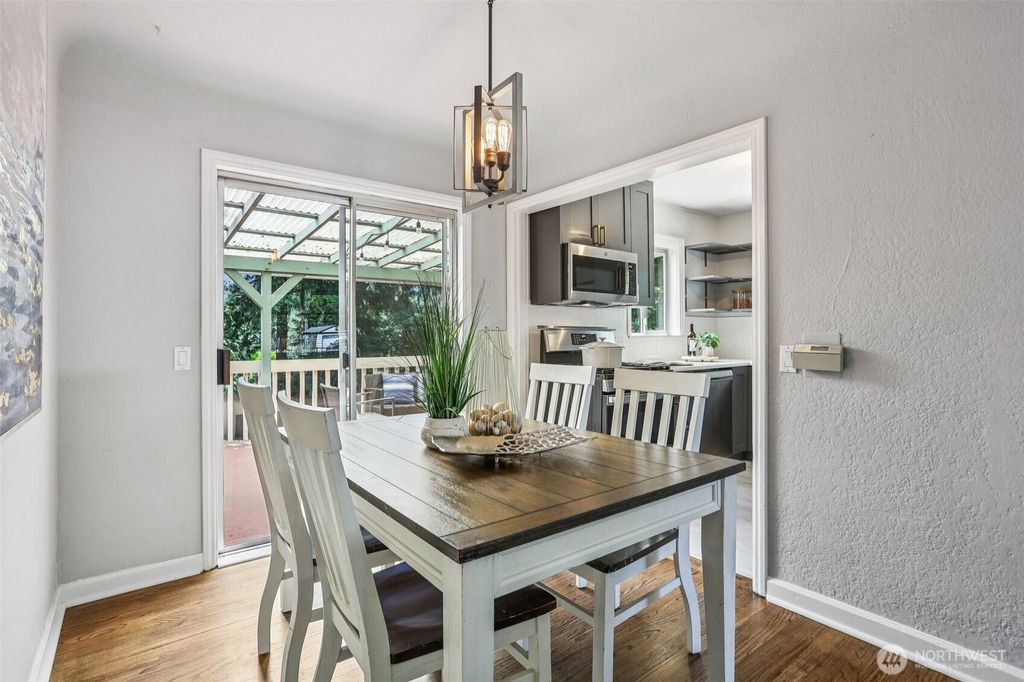 listing image 9366819363245124024
