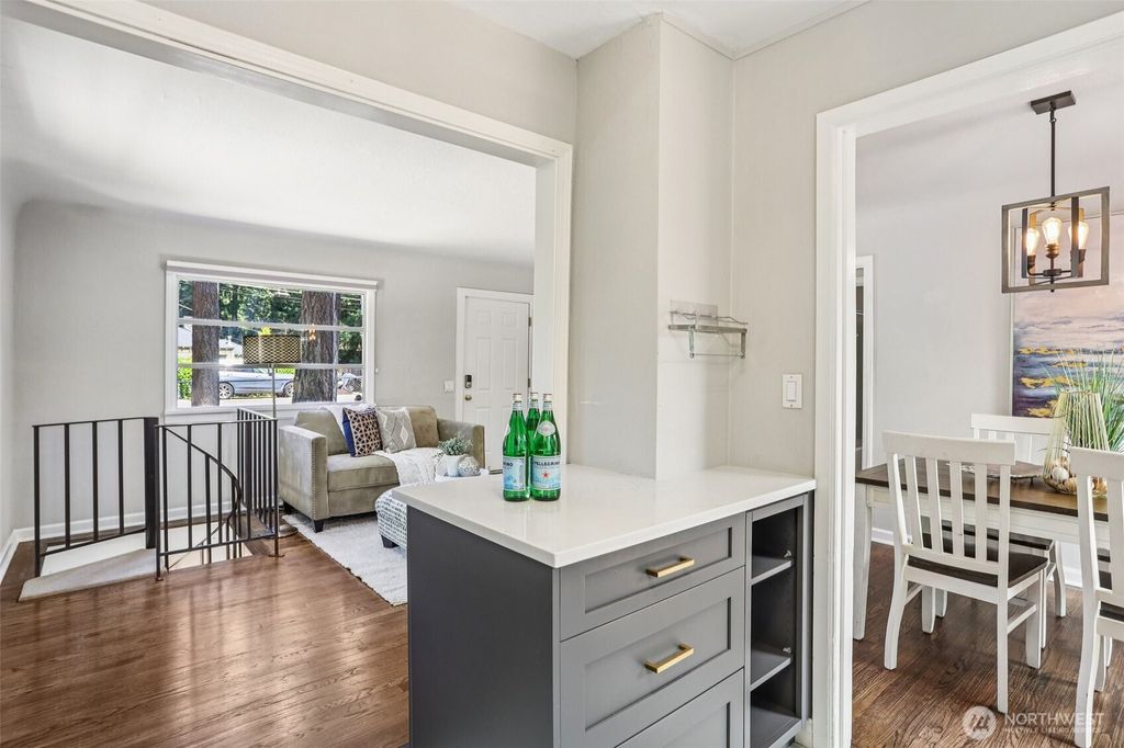 listing image 9367401624224837348