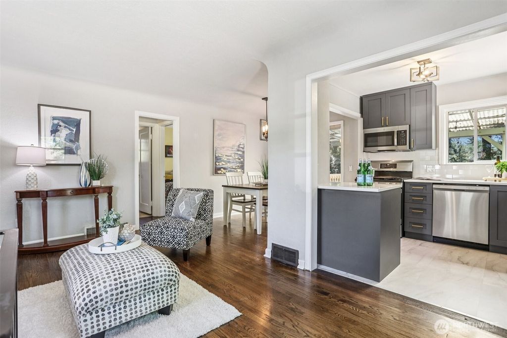 listing image 9360242164219476561