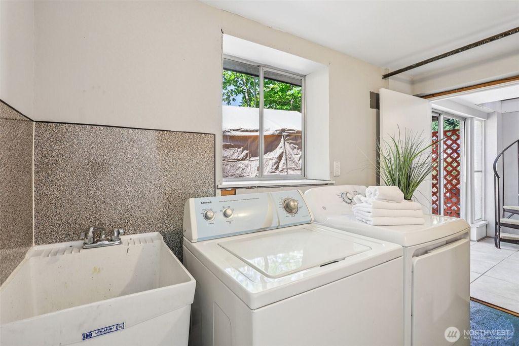 listing image 9361402363815994168