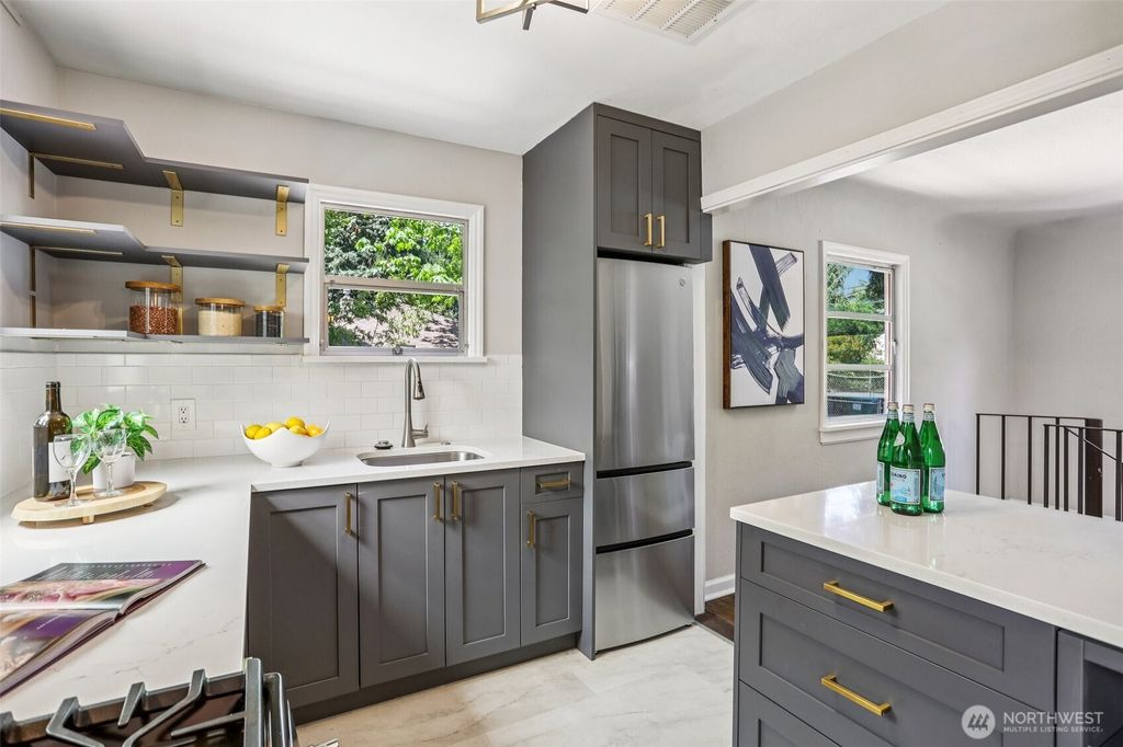 listing image 9369693429162645057