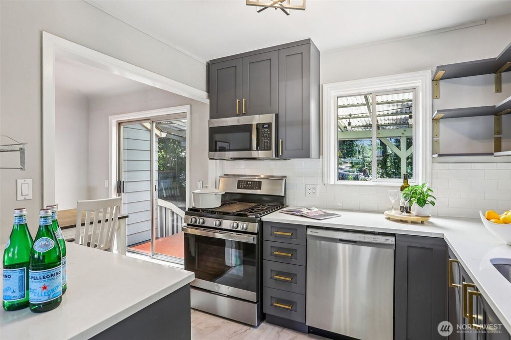 listing image 9365651050374841918