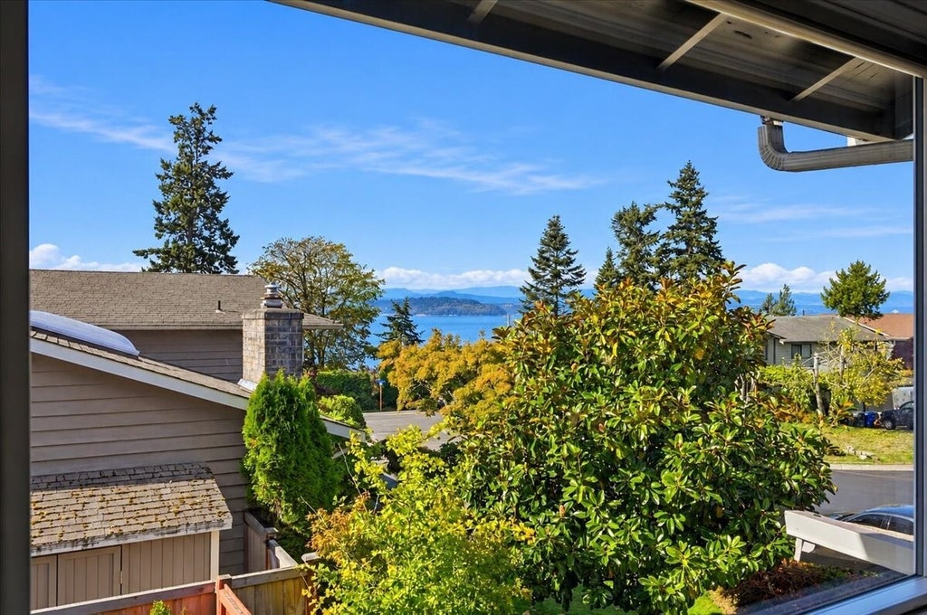 Photo of 915 S 261st Place, Des Moines, WA 98198 (MLS # 2594599)