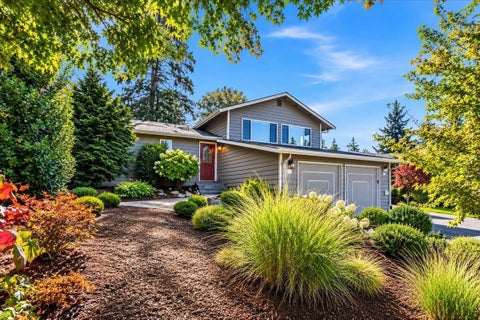 Photo of 915 S 261st Place, Duvall, WA 98198 (MLS # 2594599)