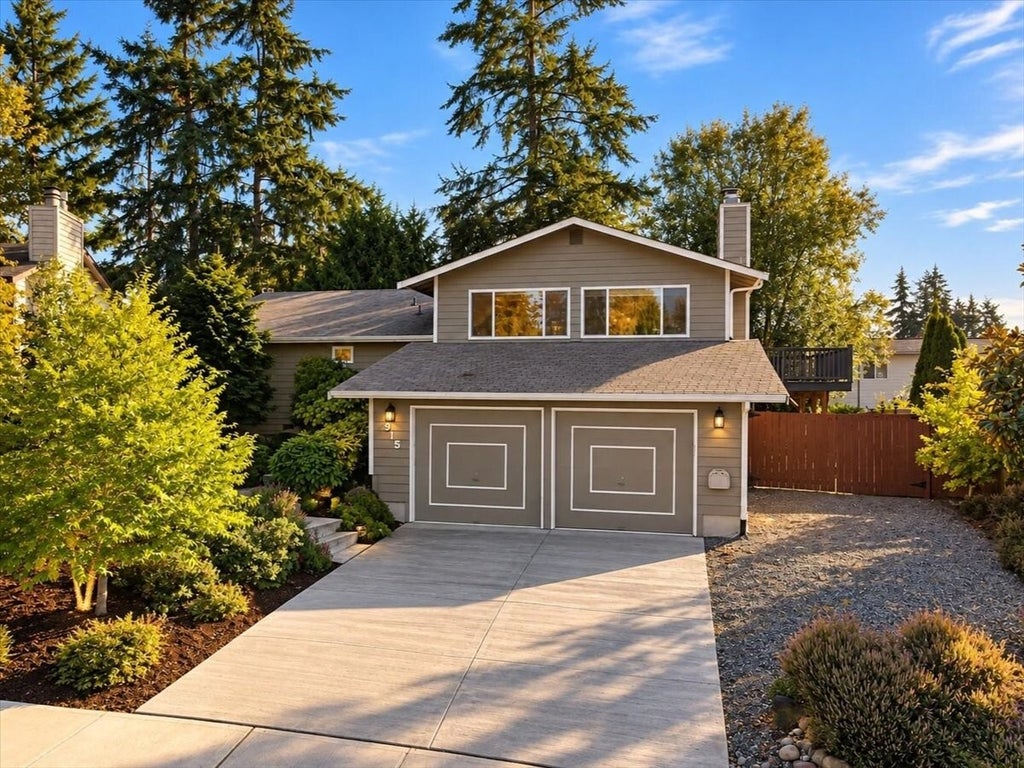 Photo of 915 S 261st Place, Des Moines, WA 98198 (MLS # 2594599)