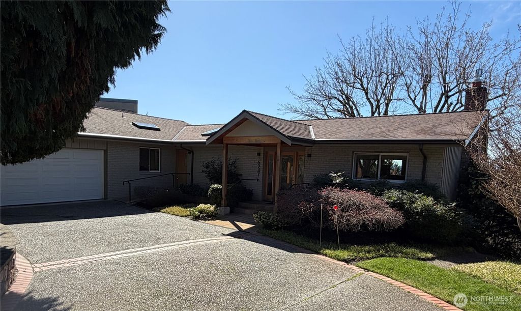 Photo of 6247 82nd Avenue SE, Mercer Island, WA 98040 (MLS # 2500589)