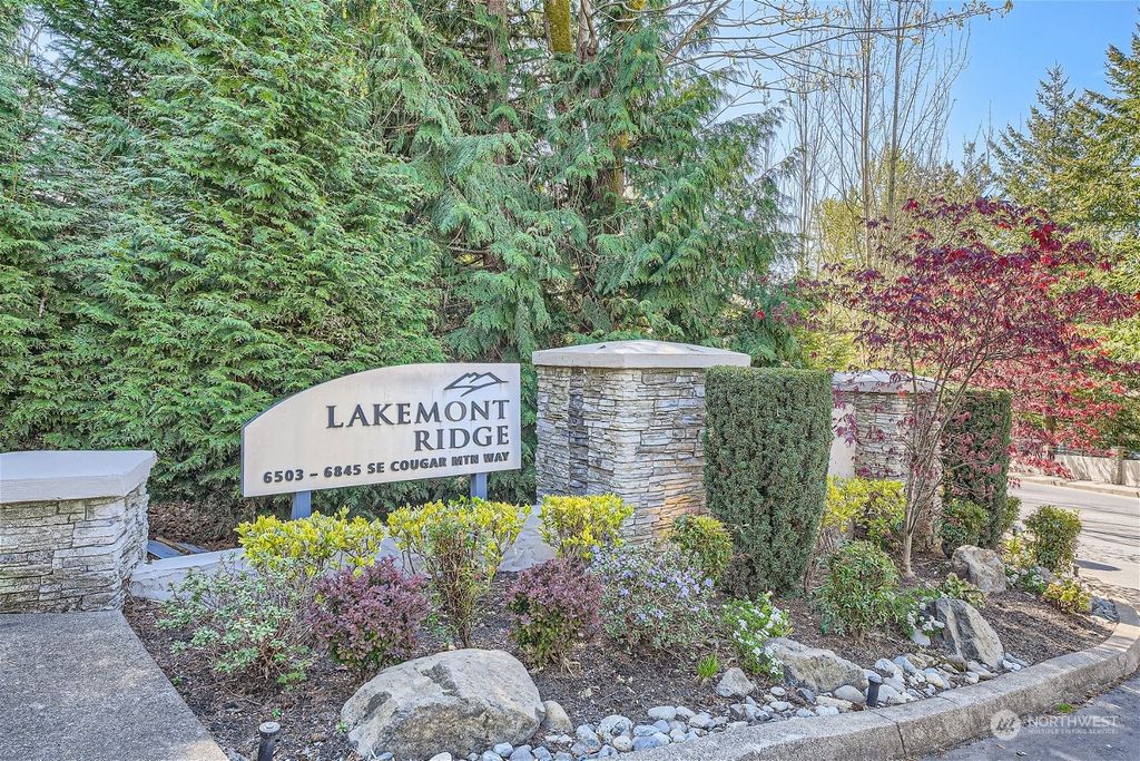 Photo of 6761 SE Cougar Mountain Way, Bellevue, WA 98006 (MLS # 2207750)
