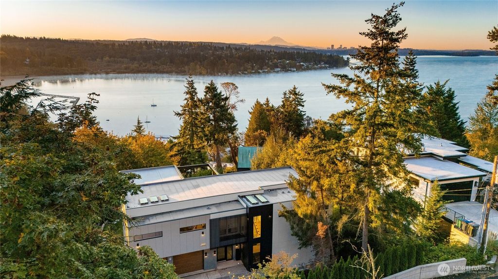 Photo of 8933 NE 117th Place, Kirkland, WA 98034 (MLS # 2449706)