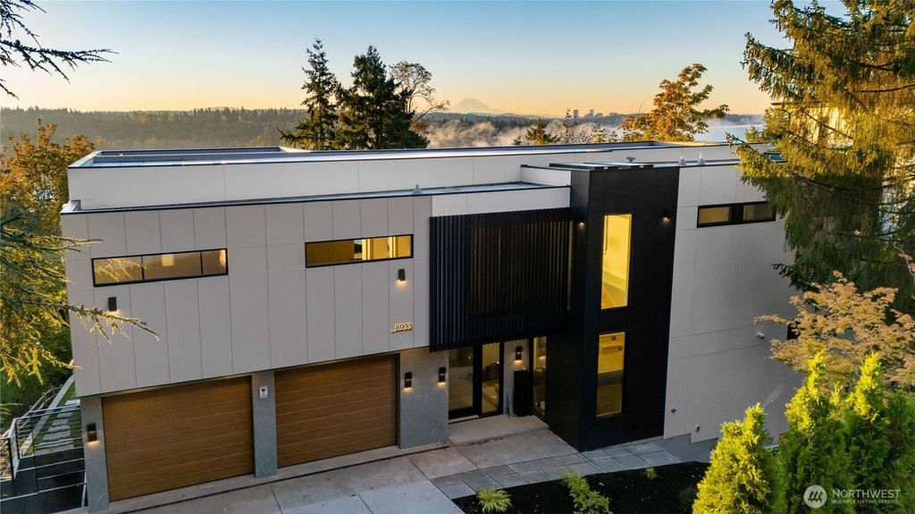 Photo of 8933 NE 117th Place, Kirkland, WA 98034 (MLS # 2449706)