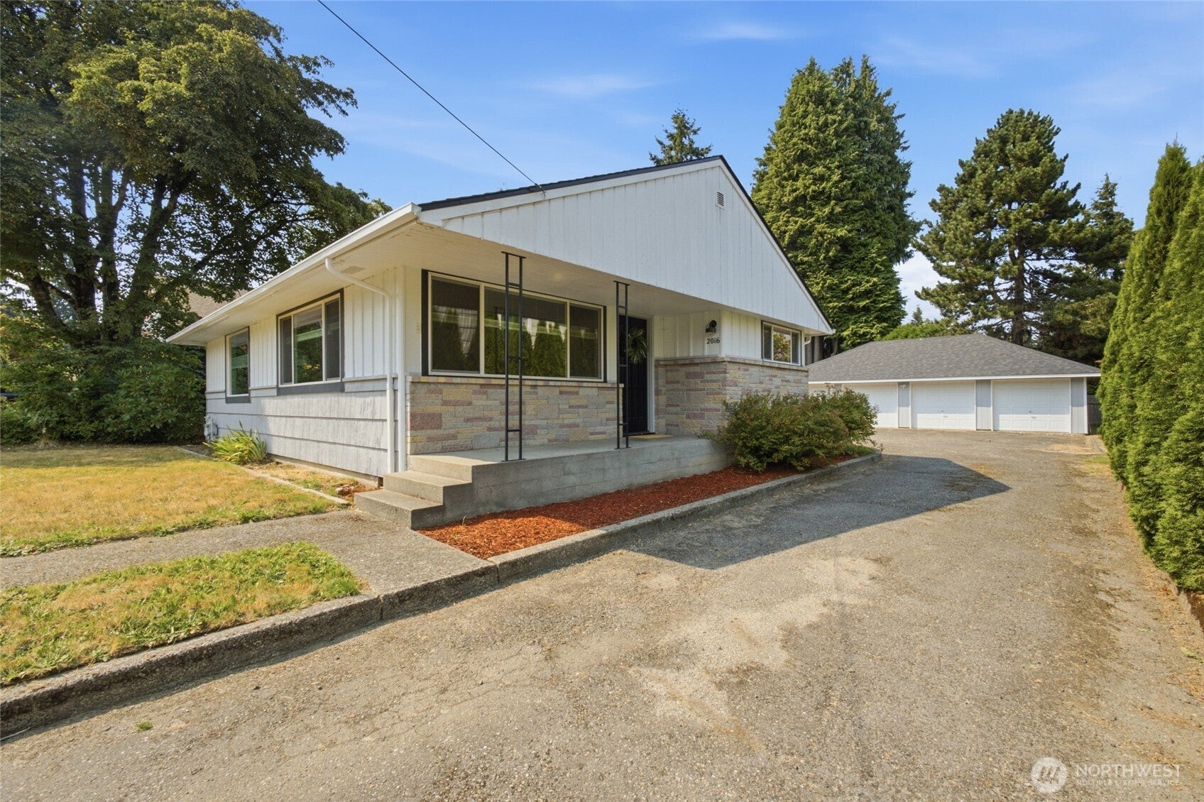 2016 Dickinson Avenue NW