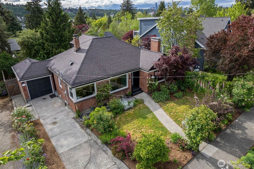 Photo of 3811 39th Avenue S, Seattle, WA 98118 (MLS # 2523752)