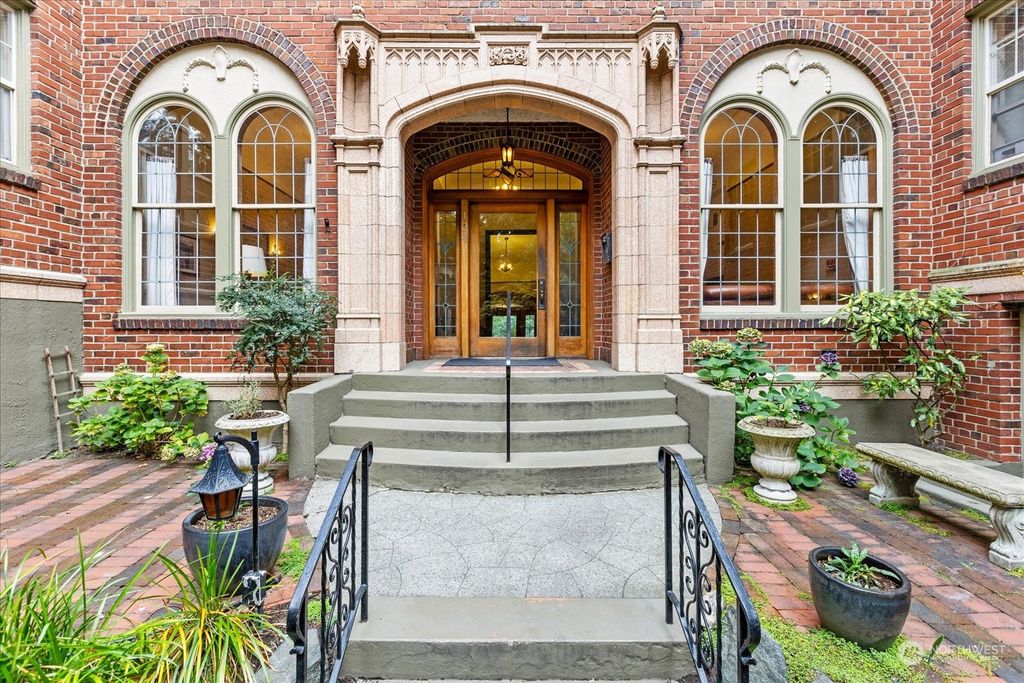 Photo of 124 Warren Avenue #204, Seattle, WA 98109 (MLS # 2164045)
