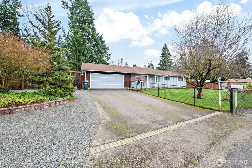 Photo of 15825 93rd Avenue E, Puyallup, WA 98375 (MLS # 2469603)