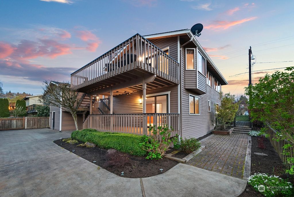 Photo of 635 Pine Street, Edmonds, WA 98020 (MLS # 2214773)