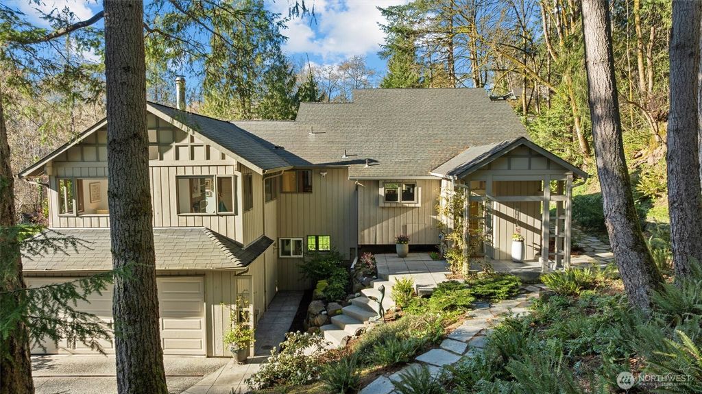 Photo of 17055 37th Avenue NE, Lake Forest Park, WA 98155 (MLS # 2499322)