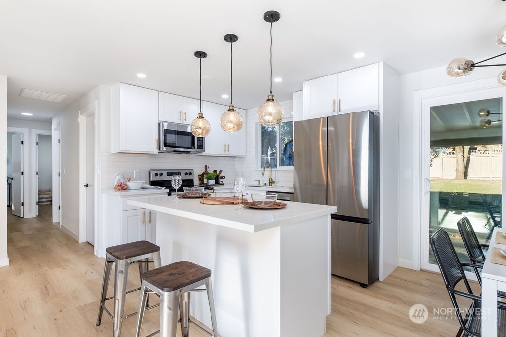 Photo of 35030 19th Avenue SW, Federal Way, WA 98023 (MLS # 2147025)