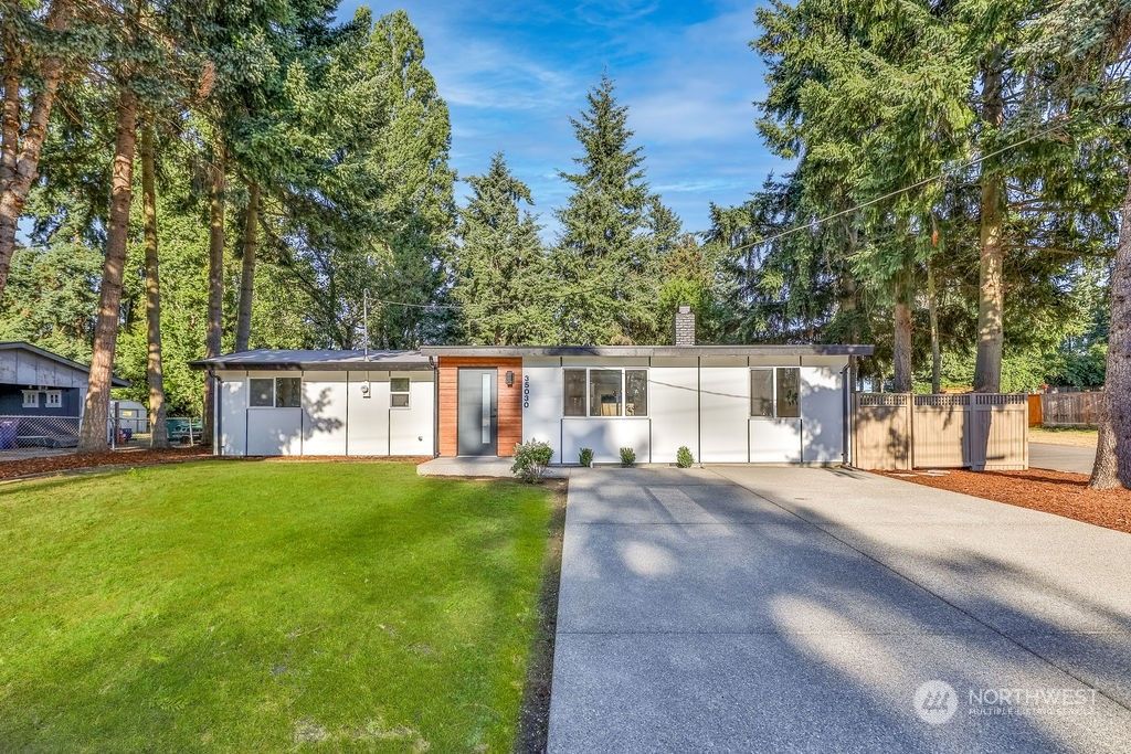 Photo of 35030 19th Avenue SW, Federal Way, WA 98023 (MLS # 2147025)