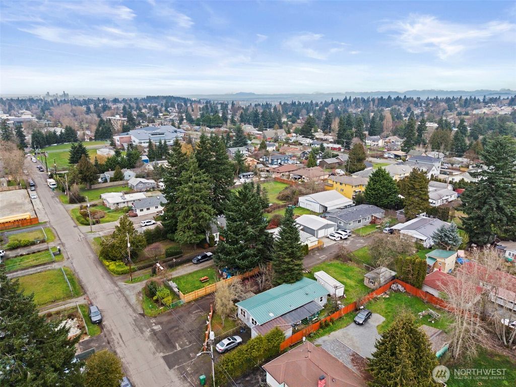 Photo of 11040 14th Avenue SW, Seattle, WA 98146 (MLS # 2476698)