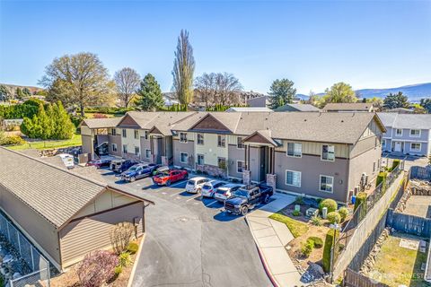 Photo of 1051 N Baker Avenue #B203, East Wenatchee, WA 98802 (MLS # 2505337)