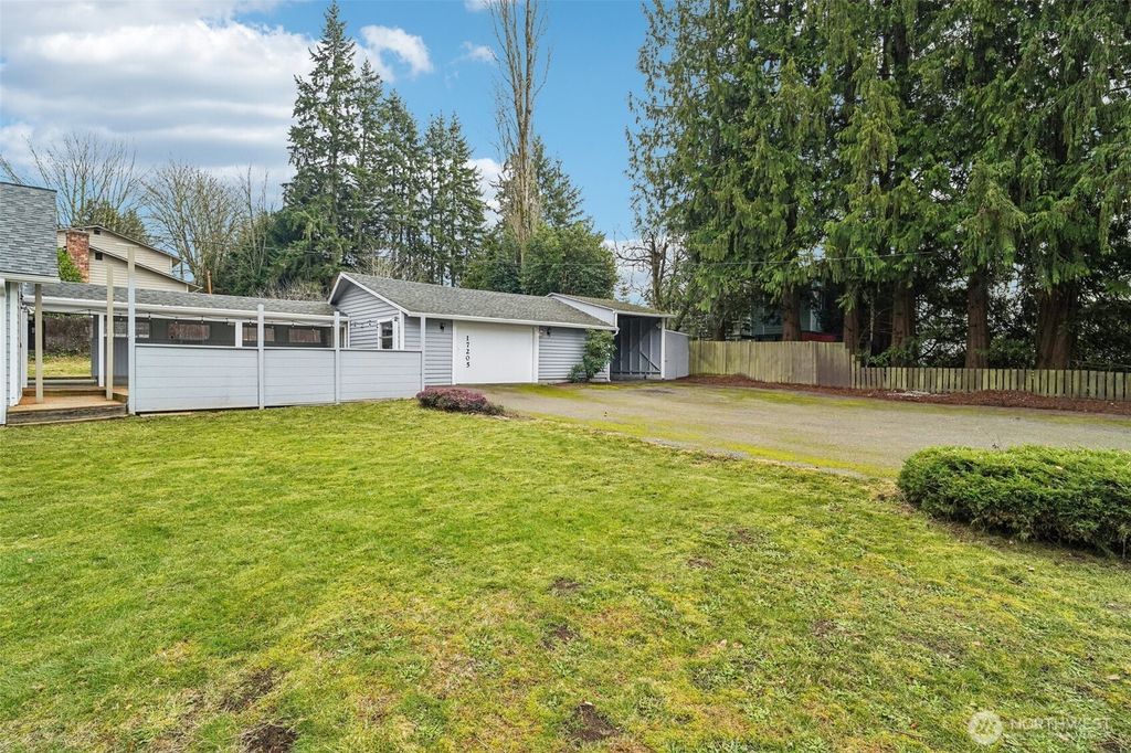 Photo of 17205 Spruce Way, Lynnwood, WA 98037 (MLS # 2473162)